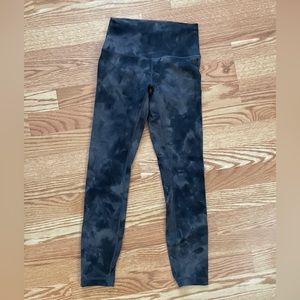 LIKE NEW Lululemon size 4 black and gray 7/8 length leggings